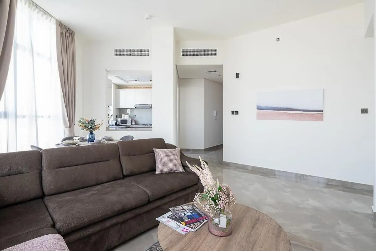 Frank Porter - Majestique Residence Dubai Apartment